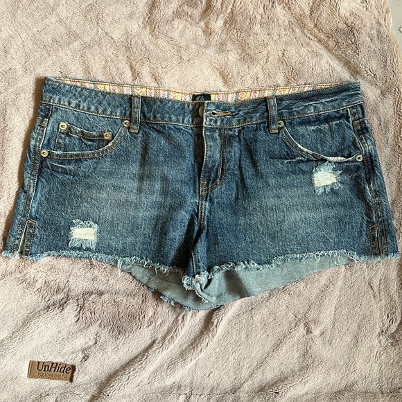 Rip Curl Jean Shorts - Picture 2 of 2